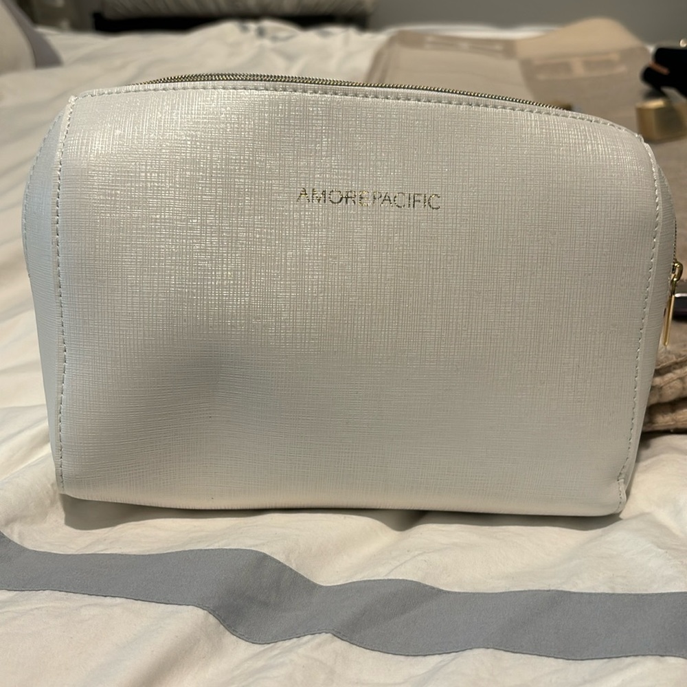 Amorepacific Makeup White Pouch Rare!